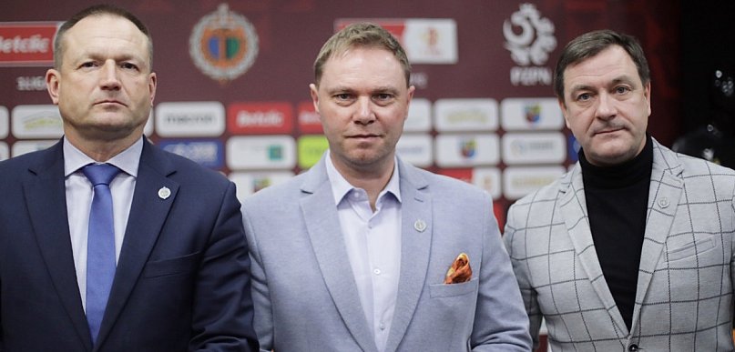 [WIDEO] Trener, który odmienił Chrobrego, zostaje na dłużej!