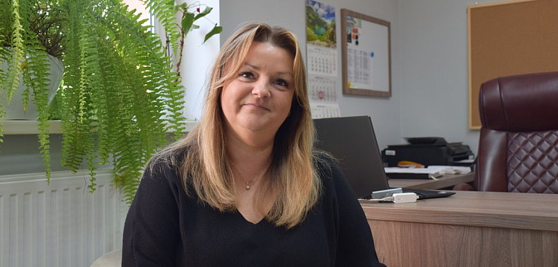 Nowa dyrektorka obiecuje pałac w Jerzmanowej. Ze szpitala do stodoły kultury