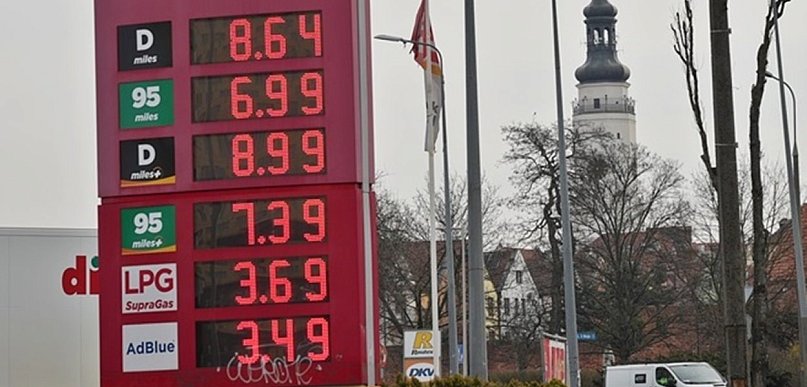 W centrum Głogowa o krok od dziewiątki. Ceny szaleją na stacjach
