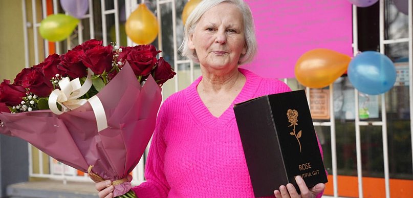 [WIDEO] Łzy w oczach, ale to już koniec. Pani Krystyna zamyka sklep w Głogówku