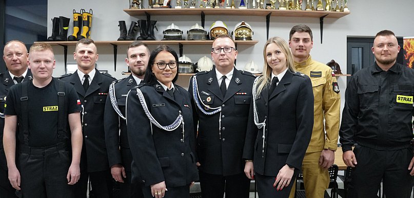 [FOTO] Decyzje zapadły! Strażacy wybrali zarząd, wójt dał prezent