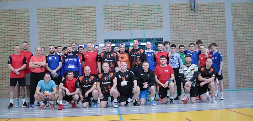 [FOTO] Miłośnicy piłki ręcznej pomagają! Zagrają o zdrowie dla Bartka