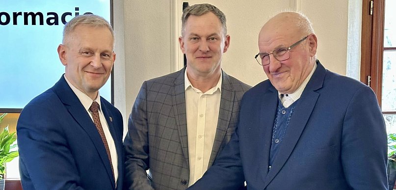 Nagrody za najpiękniejsze inicjatywy wiejskie wręczone podczas sesji Rady Gminy