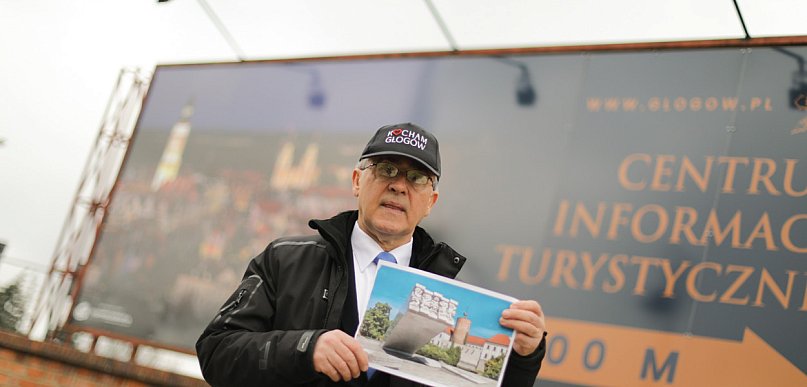 Bilbord nie podoba się radnemu. Ratusz: Kwestia gustu