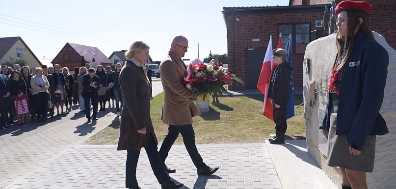 Uroczyste otwarcie „Roszarni” i odsłonięcie pomnika wysiedlonych