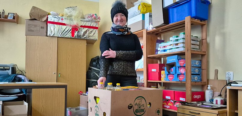 Kolejki po świąteczne paczki w kościele. Majdańska: Ubogich nie ubywa