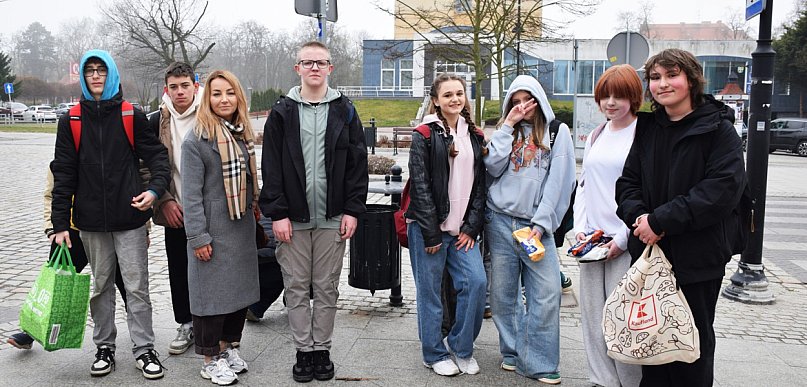 To naprawdę za darmo? Zaskakująca akcja uczniów z SP 13 na ulicach Głogowa