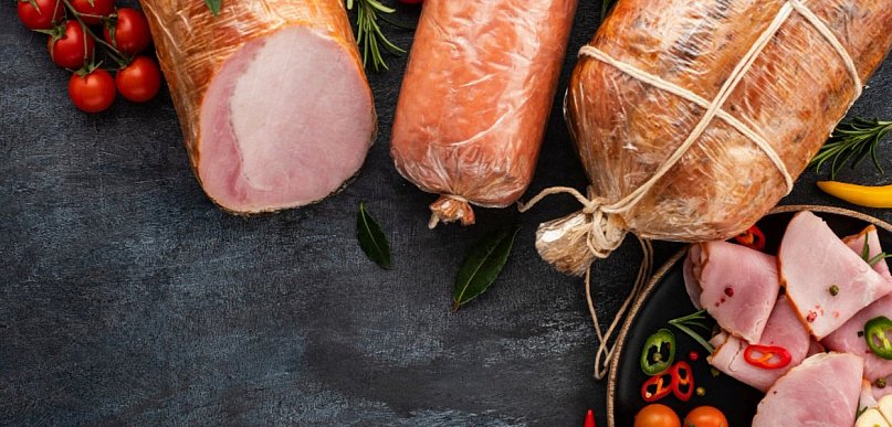 Domowe wędliny – jakie techniki wędzenia i marynowania warto zastosować?