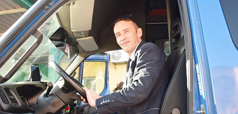 [WIDEO] Showman za kierownicą autobusu. Kierowca z Głogowa robi furorę w sieci