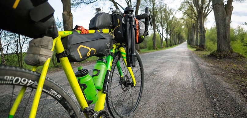 Aktywny dzień poza domem – rower, plecak i praktyczne akcesoria na każdą trasę