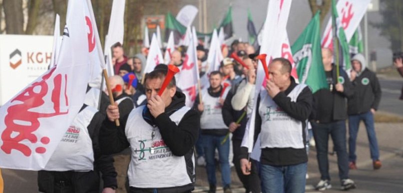 Kolejne rozmowy o płacach w spółce KGHM. Ile zarabiają pracownicy PeBeKa?