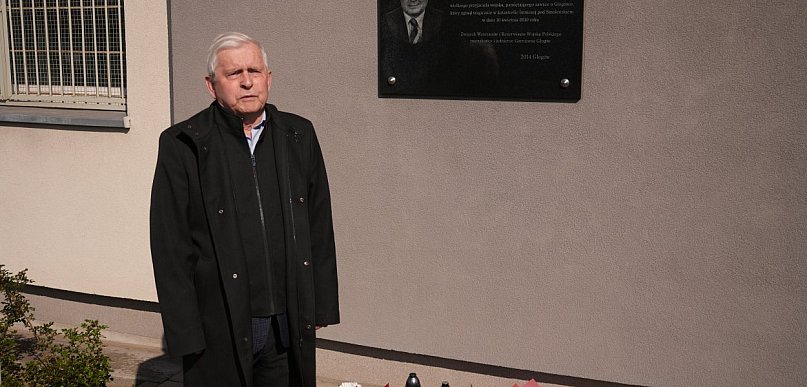 [WIDEO] Jerzy Szmajdziński upamiętniony. Symboliczny gest w Głogowie