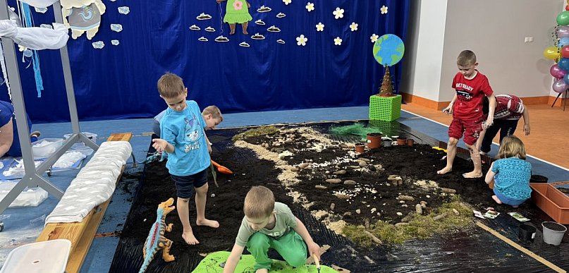 Zabawa w Cztery Żywioły w Przedszkolu „Wyspa Skarbów” w Głogowie