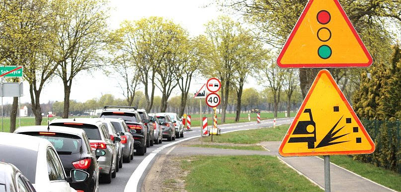 Wahadło i korki na trasie do Kotli. Kierowcy muszą uważać