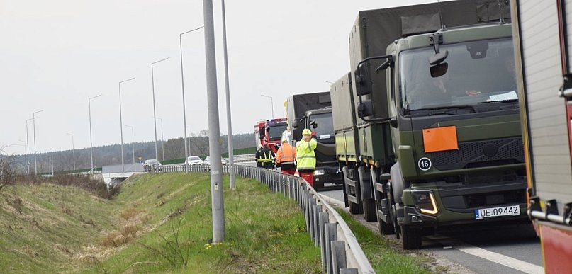 79-latek zahaczył kolumnę wojskową na drodze ekspresowej S3