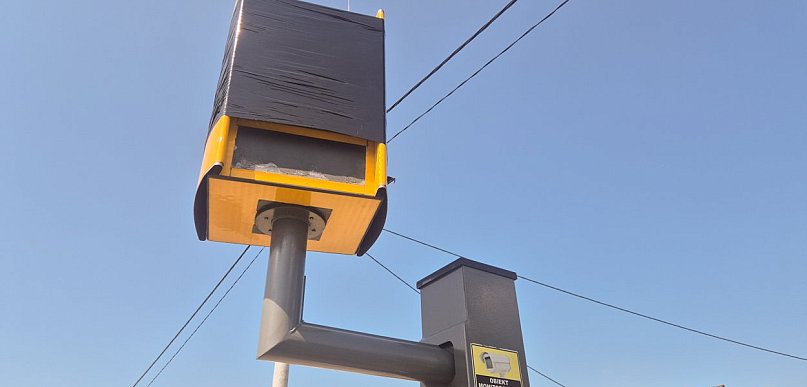 [WIDEO] Zdemolowali fotoradar pod Głogowem. Mieszkańcy: Teraz polecą