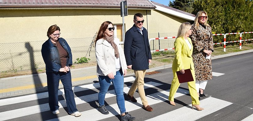 Mieszkańcy Potoczka wreszcie się doczekali asfaltowej drogi