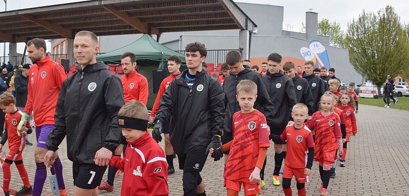 [FOTO] Międzynarodowy mecz w Grębocicach. Sport połączył Polskę i Mołdawię