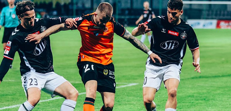 Gol pod koniec meczu! Udany rewanż Polonii nad Chrobrym