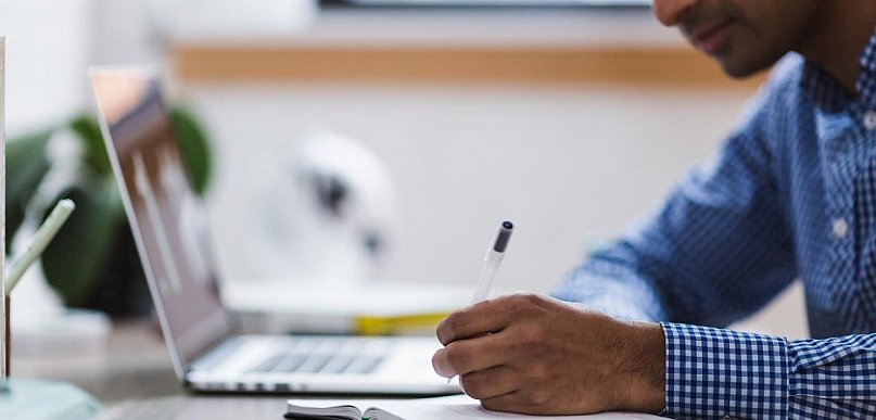 Faktura czy rachunek — czym różnią się te dokumenty?