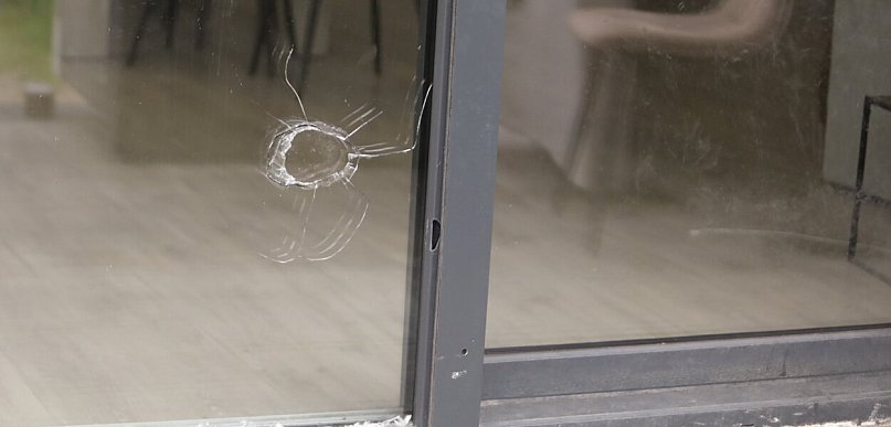 Odnalazł pocisk, który uderzył w ich okno?