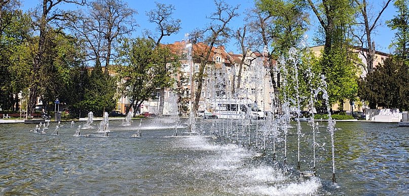 Głogowskie fontanny uruchomione. Pierwsze koncerty już dziś