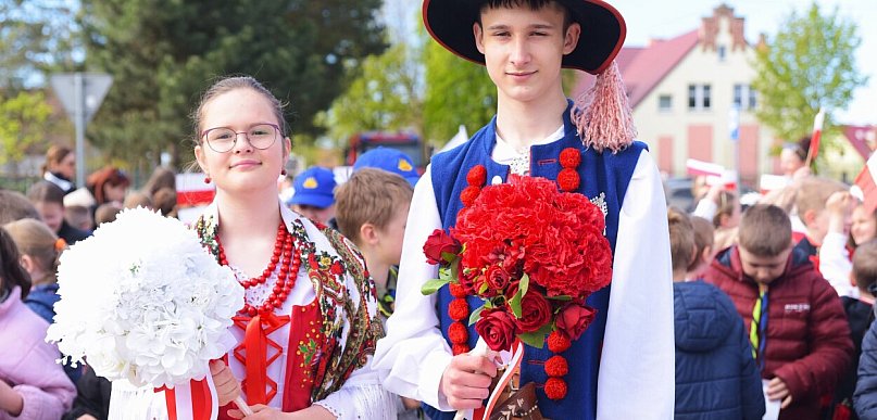 Biało-czerwona łączy pokolenia. Uroczyste obchody Święta Flagi w Radwanicach