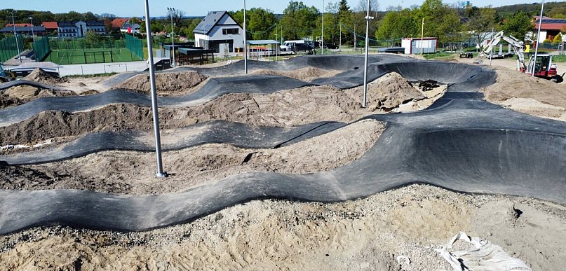 Pumptrack w Jerzmanowej.  Inwestycja nabiera kształtów