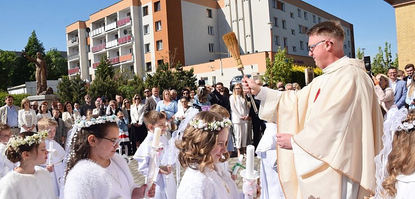 [FOTO] Dzieci przystąpiły do Pierwszej Komunii w Głogowie