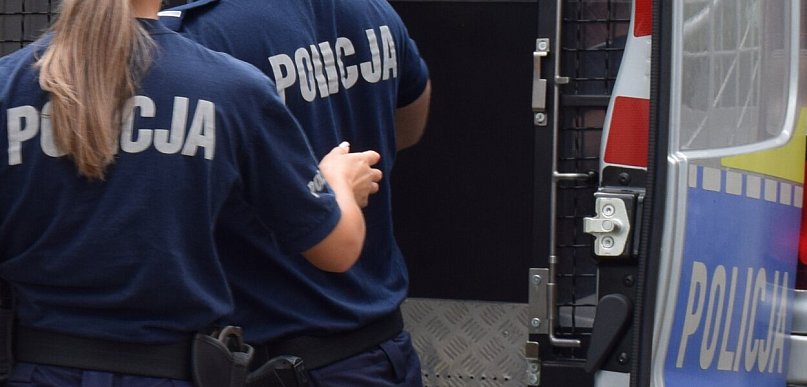 Zepchnął policjantkę ze schodów podczas interwencji