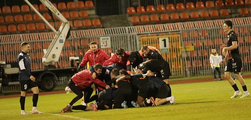 Ależ comeback Chrobrego! Stadion eksplodował, gramy w barażach!