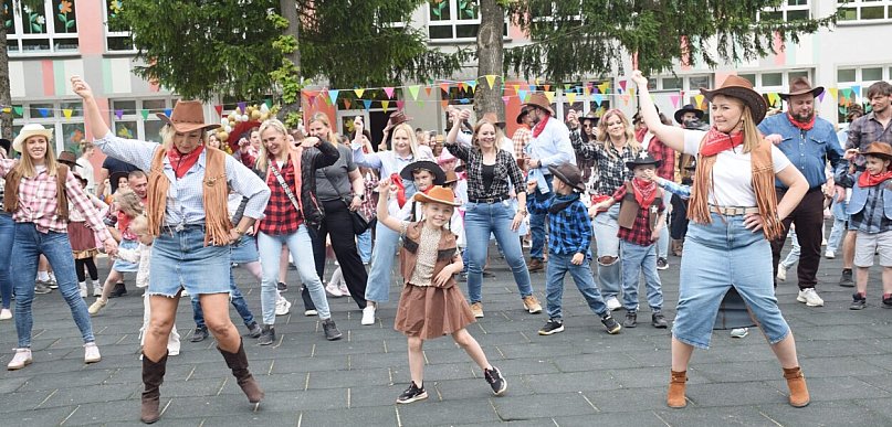 [FOTO] Dziki Zachód opanował przedszkole na Koperniku w Głogowie