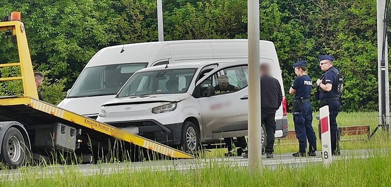 Gorąco pod galerią w Głogowie. Auto się zagrzało