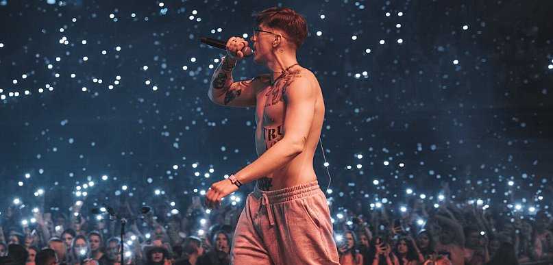 Influencer i raper Kacper Błoński wystąpi na scenie w Głogowie