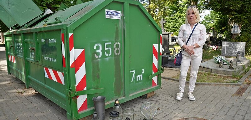 Mama leży przy śmietniku. Tylko płakać na cmentarzu w Głogowie