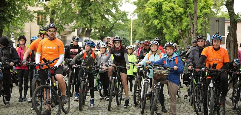 [FOTO] Ponad 70 osób na starcie rajdu! Deszcz nie zepsuł święta rowerzystów