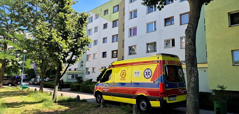 90-latek potrzebował pomocy. Na miejsce ruszyły wszystkie służby