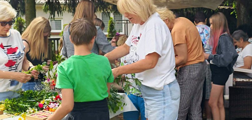 Między pokoleniami – Noc Świętojańska połączyła seniorów i dzieci z gminy Głogów