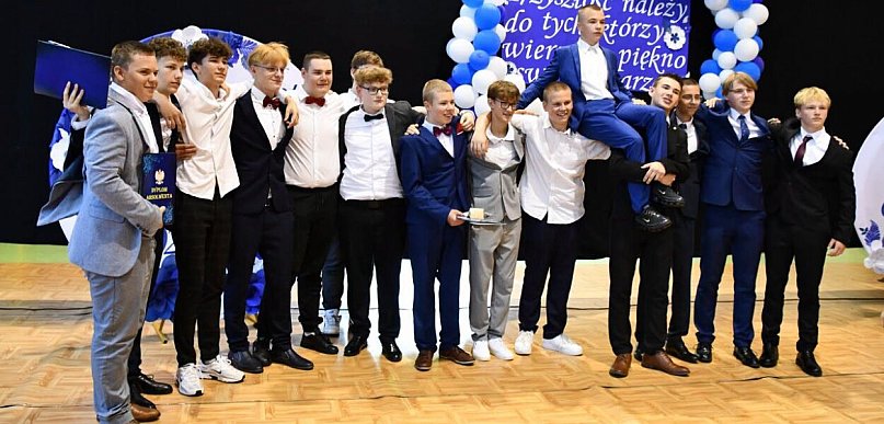 Uroczyste pożegnanie absolwentów Szkoły Podstawowej w Kotli