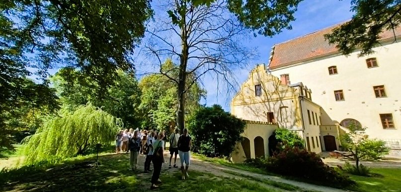 Seniorzy odkrywali historię Zamku w Czernej