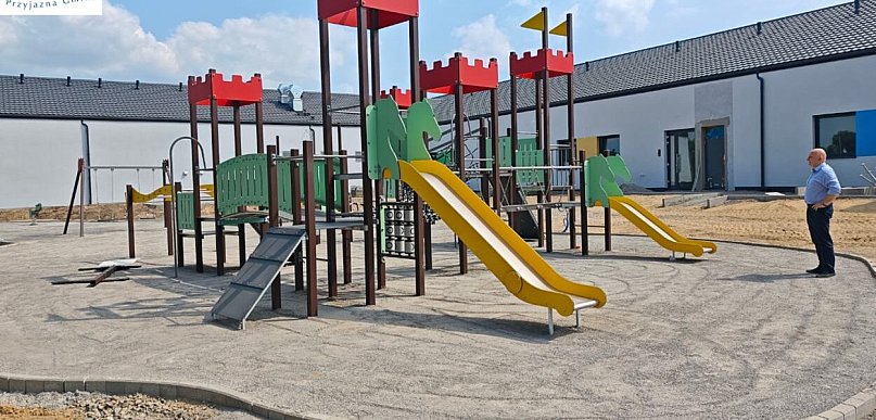 Coraz piękniej przy nowym przedszkolu i żłobku w Rzeczycy