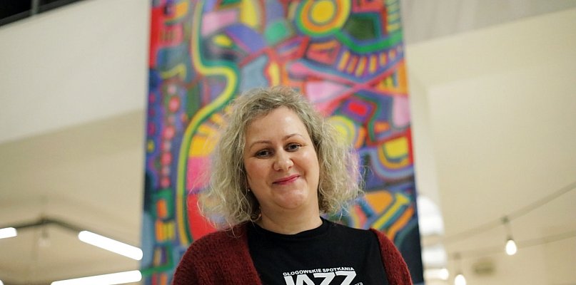 Stworzyła takie dzieła sztuki! Kinder: One grają jazzem - 175676