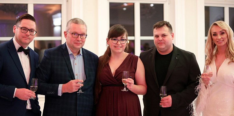 Sesja zaliczona, więc... Studenci i wykładowcy ruszyli na parkiet [FOTO]