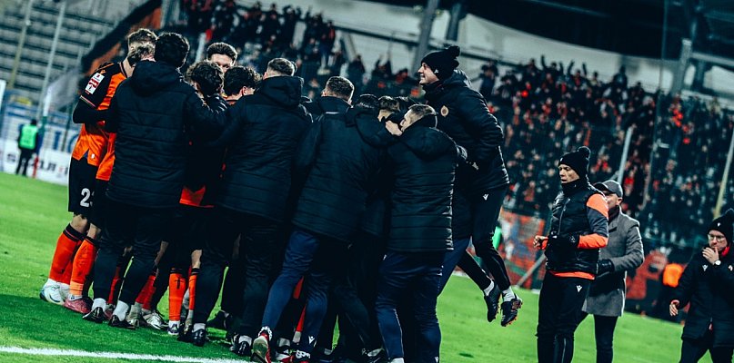 Miedź na deskach! Derbowa wojna zakończona