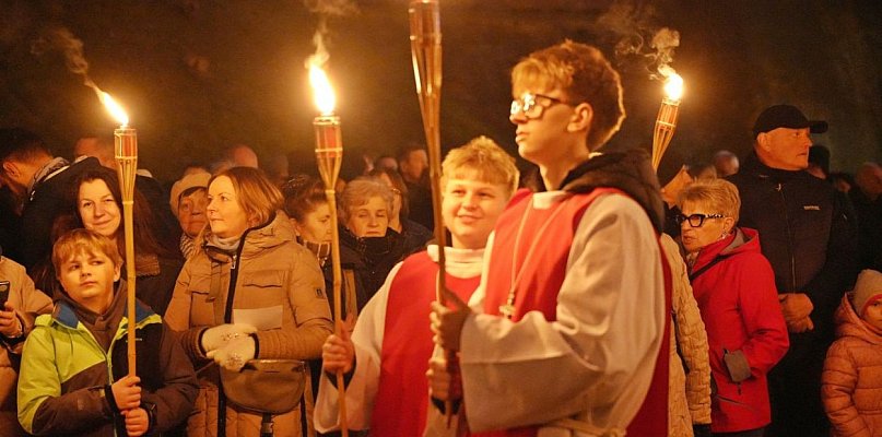 Refleksja nad życiem człowieka. Droga Krzyżowa w Głogowie [FOTO]