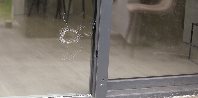 Odnalazł pocisk, który uderzył w ich okno?