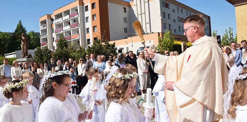 [FOTO] Dzieci przystąpiły do Pierwszej Komunii w Głogowie