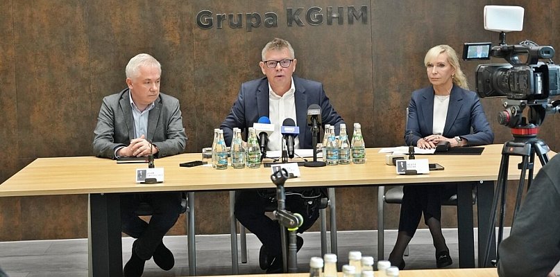 Milimetr od kompromisu. Specjalna konferencja zarządu PeBeKa