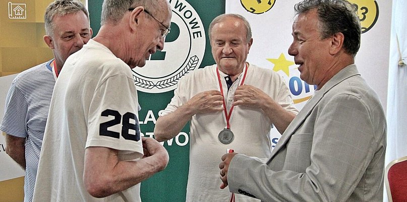 [FOTO] Mistrzowie zakończyli rywalizację. Stu zawodników przy brydżowych stołach