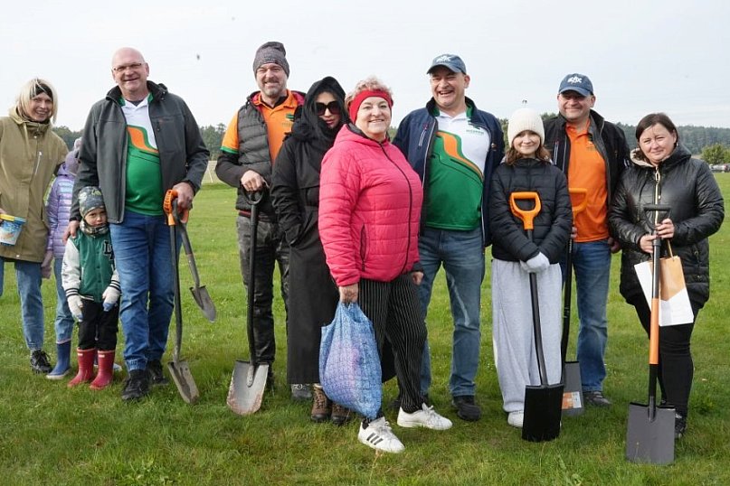 Tak sadzili drzewa w Obiszowie
